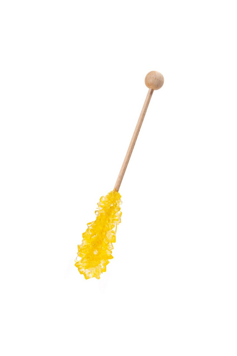 Découvrez notre nouveau Bâton de Sucre Candi Citron, une manière élégante et savoureuse d'adoucir vos thés, infusions ou cafés tout en y ajoutant une note fraîche et acidulée de citron. Fabriqué à partir de sucre de canne cristallisé, ce bâtonnet aromatisé au citron apporte une douceur raffinée et une saveur citronnée délicate à chaque gorgée.