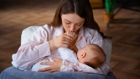 Thé et Allaitement : quelles infusions boire sans risque ? Le guide complet