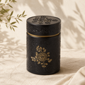 Détail gravure florale boîte à thé Yumiko 150g Noire – finition premium relief japonais, conservation thé hermétique