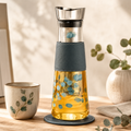 Carafe en verre Eve Eucalyptus 1,25 L avec filtre inox, idéale pour préparer du thé, du café ou une eau infusée maison à partage