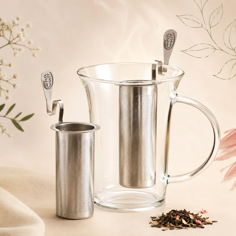 Filtre à thé inox manche en U pour infuser du thé en vrac dans une tasse en verre