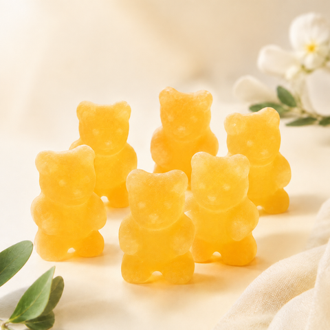 Bonbons à infuser Papothé couleur miel, présentés dans une ambiance naturelle et gourmande sur fond crème.