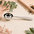 Cuillère doseuse à thé en inox Papothé pour mesurer facilement la bonne quantité de thé ou d’infusion et réussir sa préparation sans surdosage.