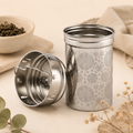 Filtre amovible pour thermos Leeza, idéal pour infuser du thé en vrac, des plantes ou des fruits sans feuilles dans la boisson, à la maison comme en déplacement.