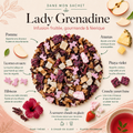Visuel Dans mon sachet de l’infusion Lady Grenadine Papothé, une infusion fruitée à la pomme, ananas, pitaya violet, hibiscus et licornes en sucre, idéale pour une pause gourmande, ludique et réconfortante à savourer chaude ou glacée.